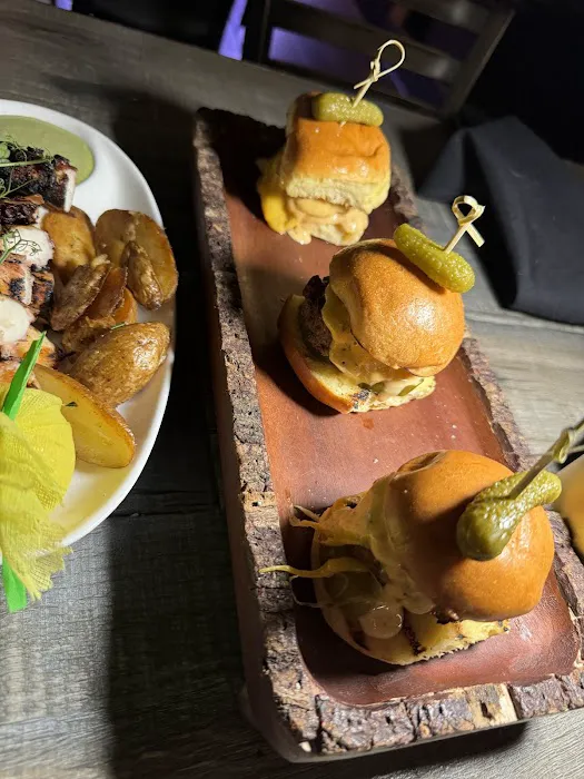 Serena Bistro and Lounge Picture 4