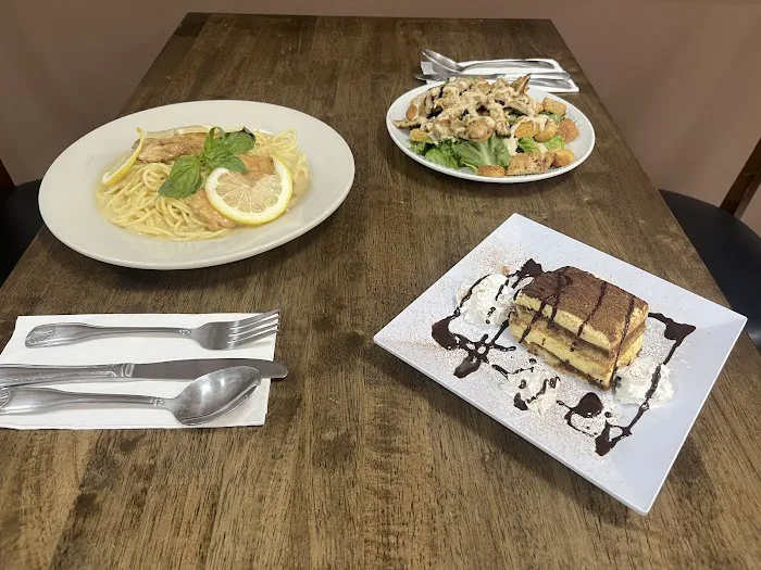 La Piazza Pizzeria & Restaurant Picture 2