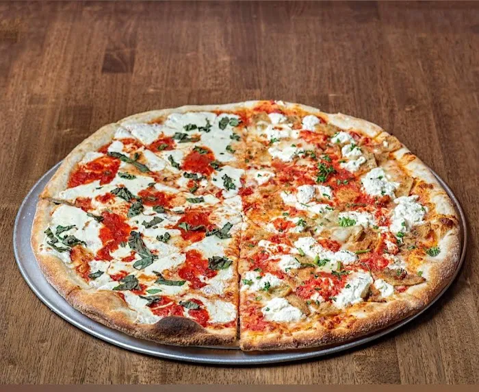 La Piazza Pizzeria & Restaurant Picture 3