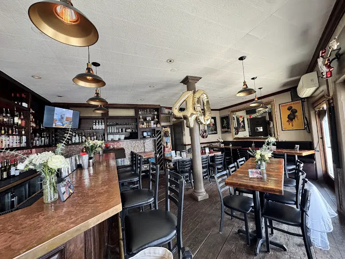 Bar Petite Picture 6