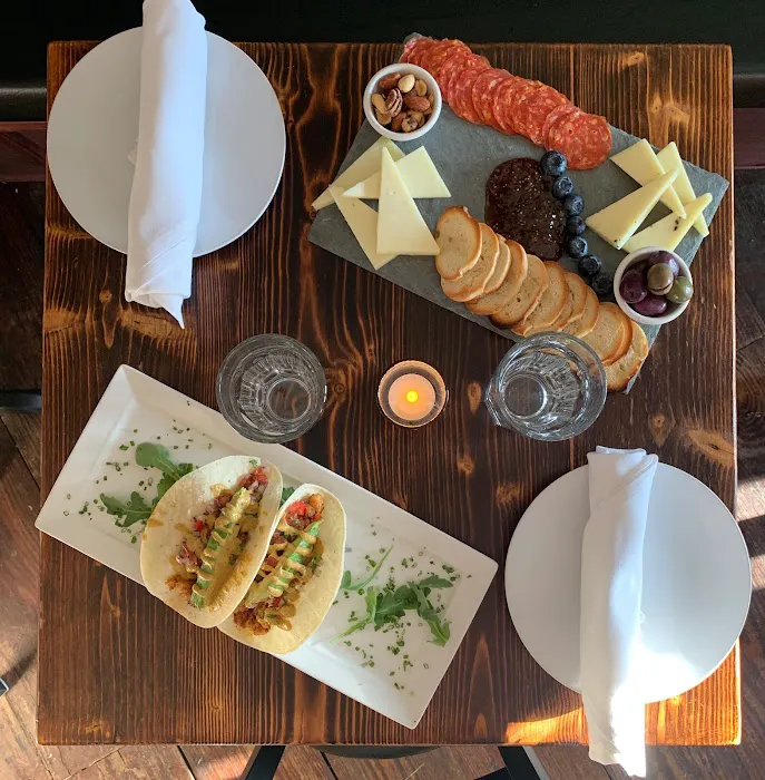 Bar Petite Picture 10