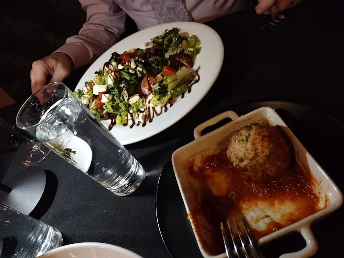 Ivy Kitchen and Bar Picture 2