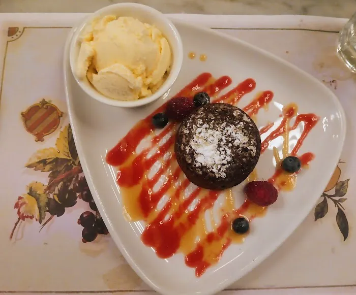 Bistro Cassis Picture 3