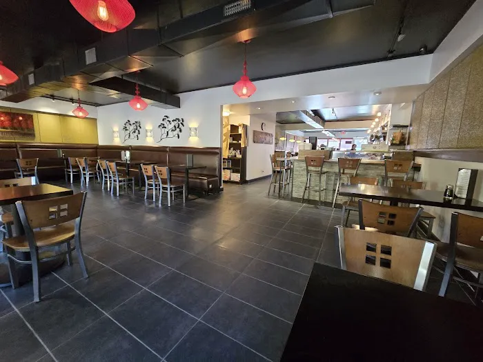 Reiki Sushi & Asian Bistro Picture 4