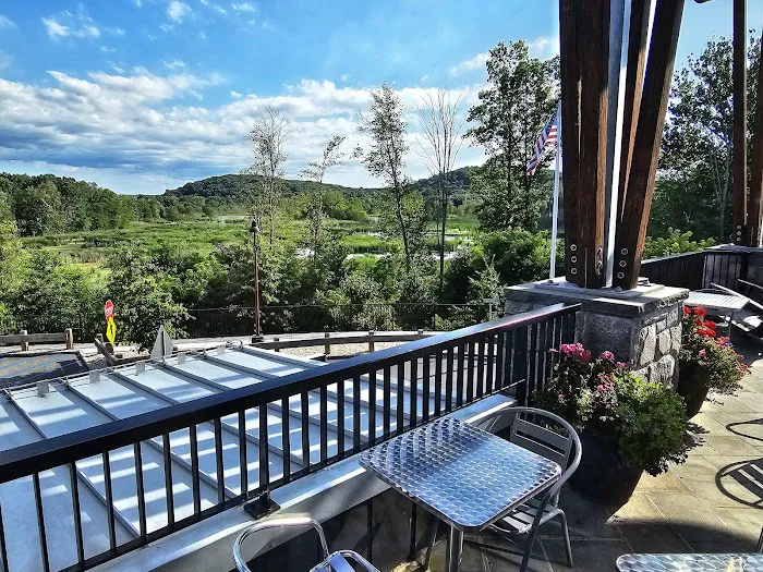 SmokeHouse Tailgate Grill - Somers Picture 5