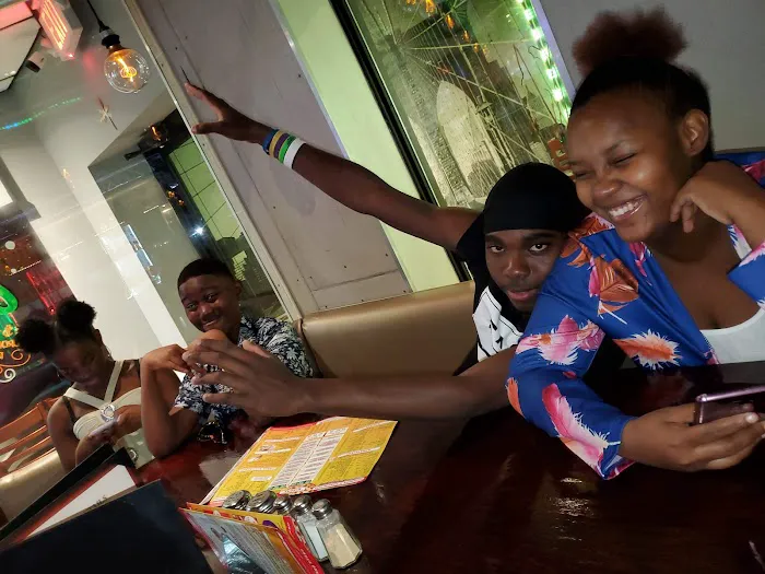 Crossroads Pizza House Picture 10