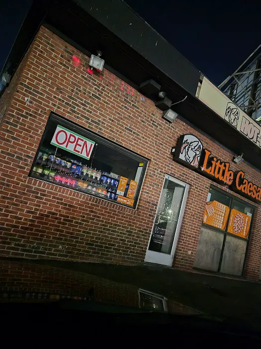 Little Caesars Pizza Picture 3