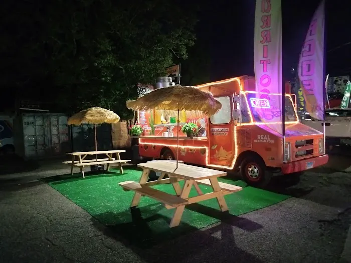 EL AZTECA FOOD TRUCK LLC Picture 2