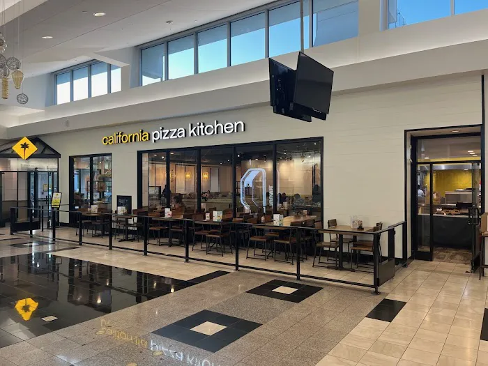 California Pizza Kitchen at Walt Whitman Picture 3