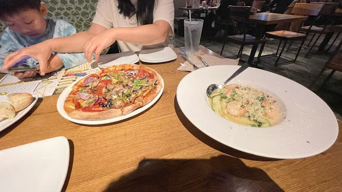 California Pizza Kitchen at Walt Whitman Picture 5