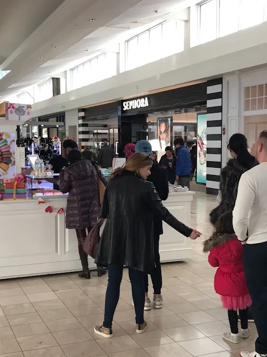 Woops! Macarons & Gifts (Walt Whitman Mall) Picture 7