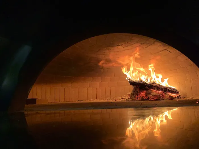 901 Wood Burning Kitchen & Bar Picture 9