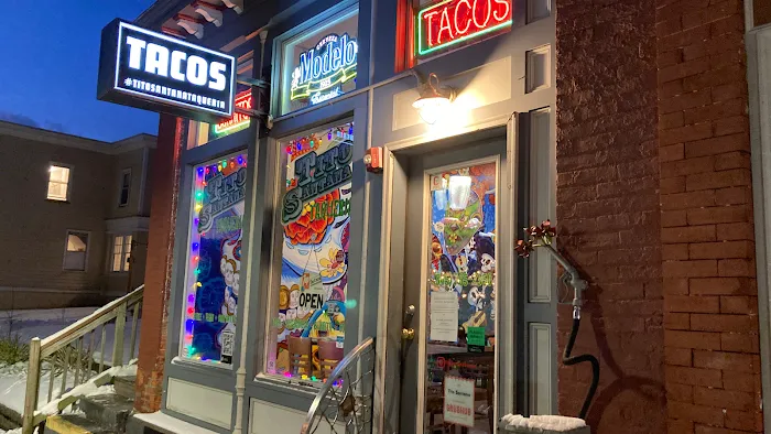 Tito Santana Taqueria Picture 4