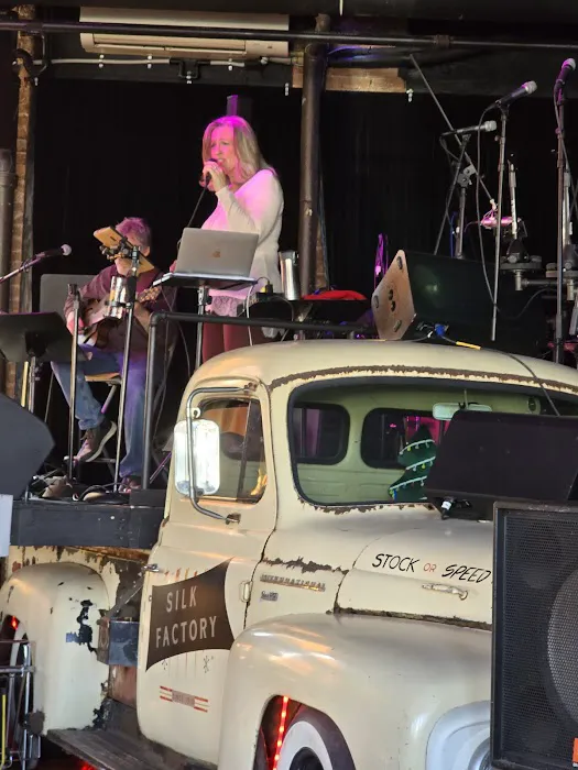 Silk Factory Picture 8