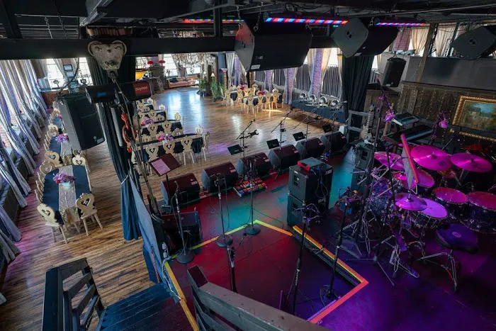 Silk Factory Picture 3