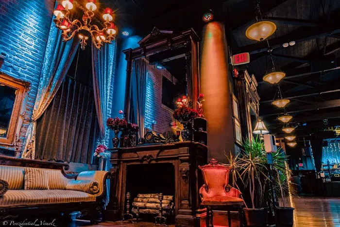 Silk Factory Picture 5