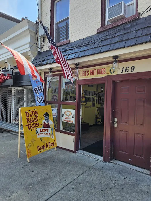 Leo's Hotdogs Picture 5