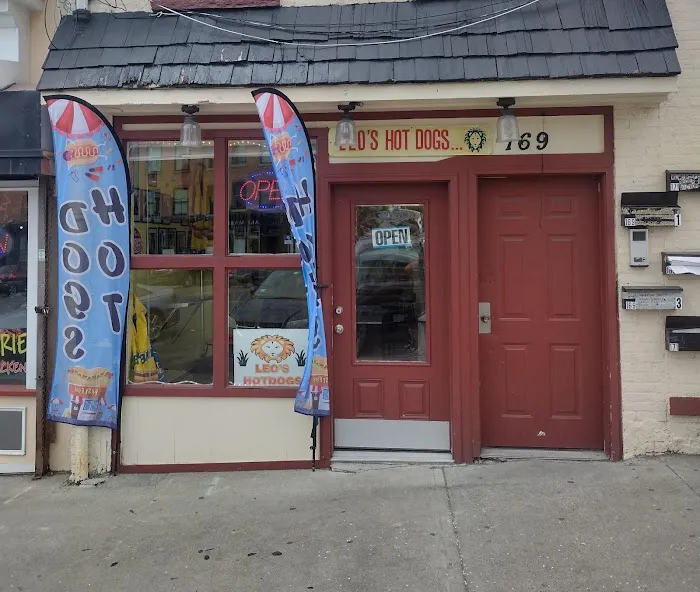 Leo's Hotdogs Picture 4