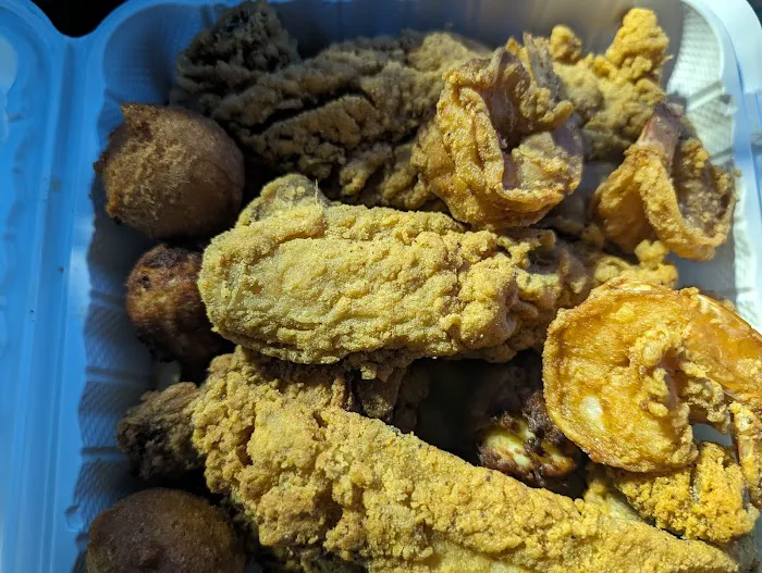 Fish & Chikzzz Picture 5