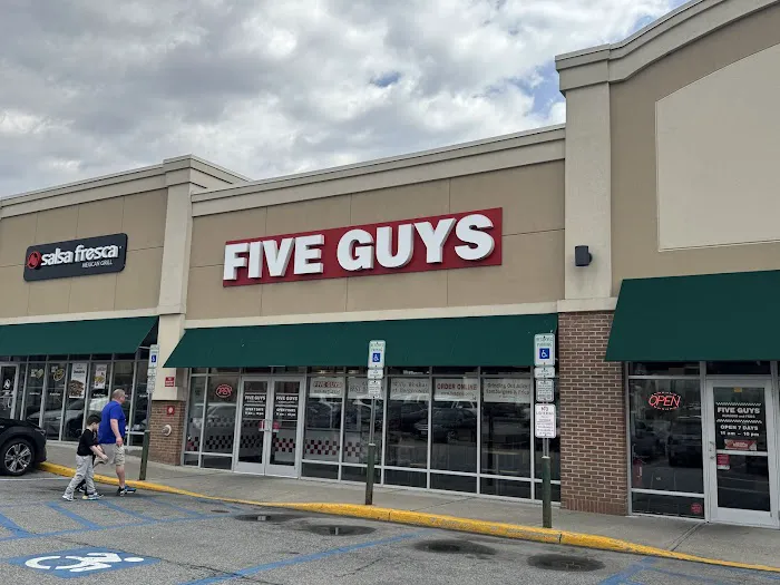 Five Guys Picture 3