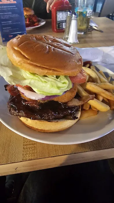 Whoo's Bar and Grill Picture 1