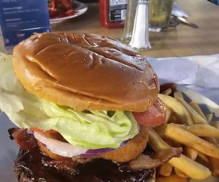 Whoo's Bar and Grill