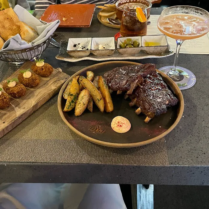 Q'tal Bar and Grill Picture 6