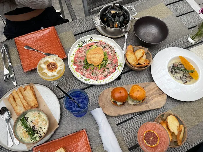 Q'tal Bar and Grill Picture 2