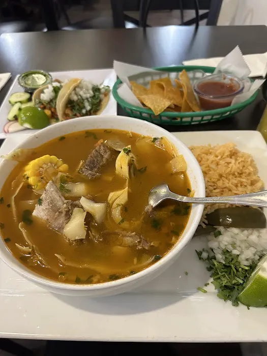 La Villa Mexican and Salvadoran Food Picture 3