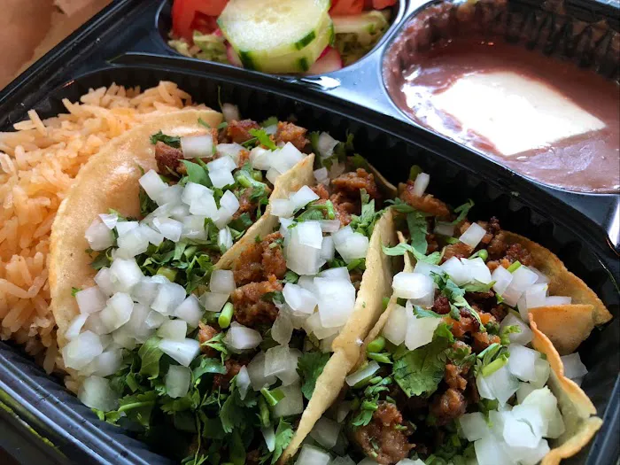 La Villa Mexican and Salvadoran Food Picture 5