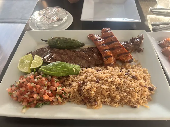 La Villa Mexican and Salvadoran Food Picture 9