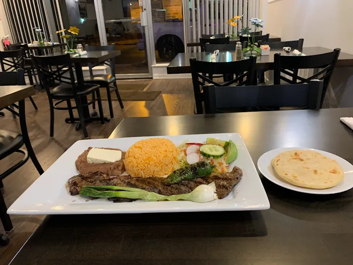 La Villa Mexican and Salvadoran Food Picture 7