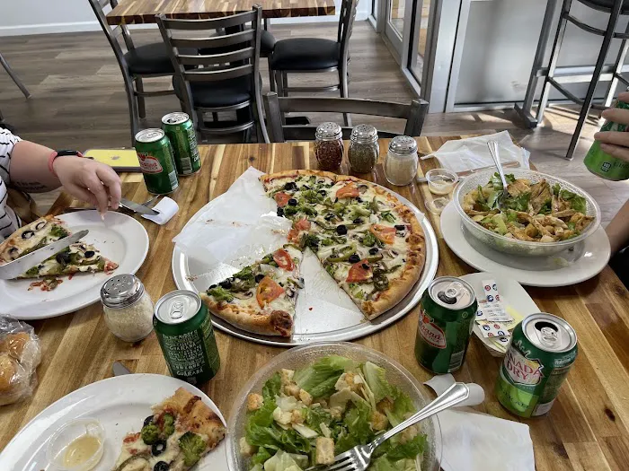 LA GRILL WOOD-FIRED PIZZA & RESTAURANT Picture 3