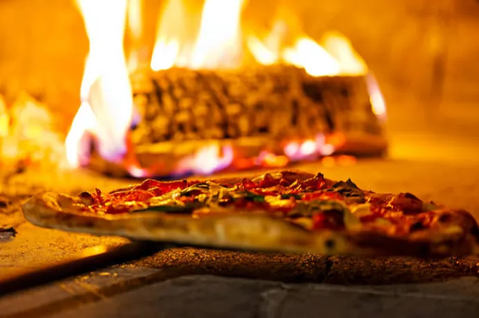 LA GRILL WOOD-FIRED PIZZA & RESTAURANT Picture 7