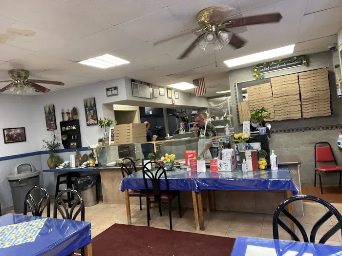 Tommy's Pizzeria & Restaurant Picture 3