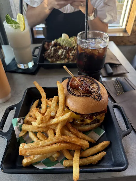 D'Medallo Fast Food Picture 4