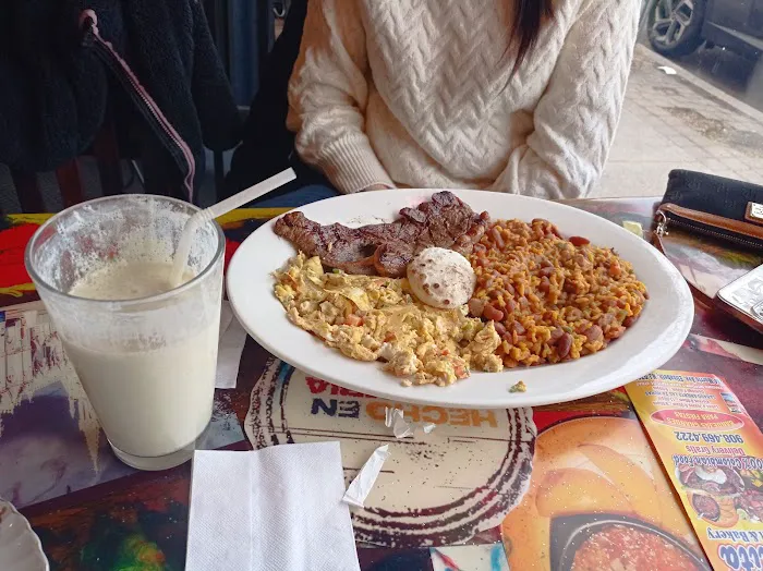 La Calenita Restaurant & Bakery Picture 6