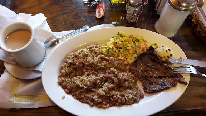 La Calenita Restaurant & Bakery Picture 9