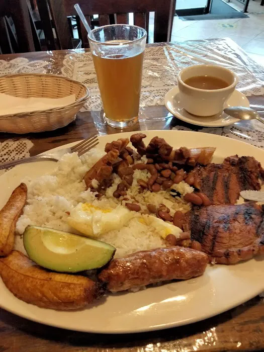 La Calenita Restaurant & Bakery Picture 7