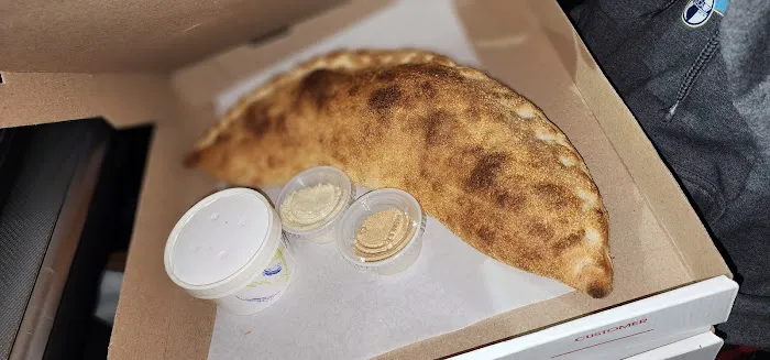 Milanos Pizzeria Picture 3