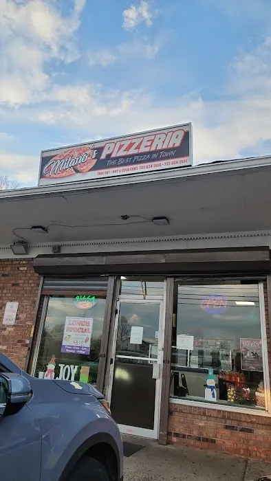 Milanos Pizzeria Picture 7