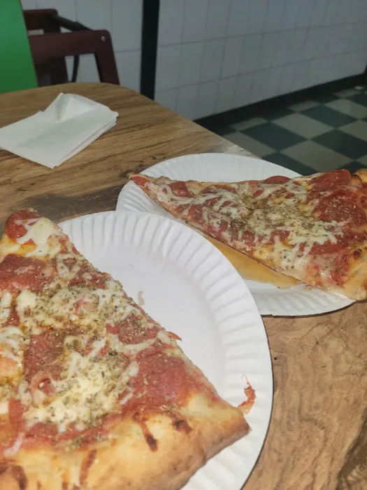 Milanos Pizzeria Picture 6