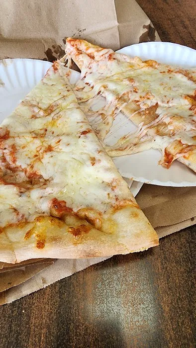 Milanos Pizzeria Picture 8