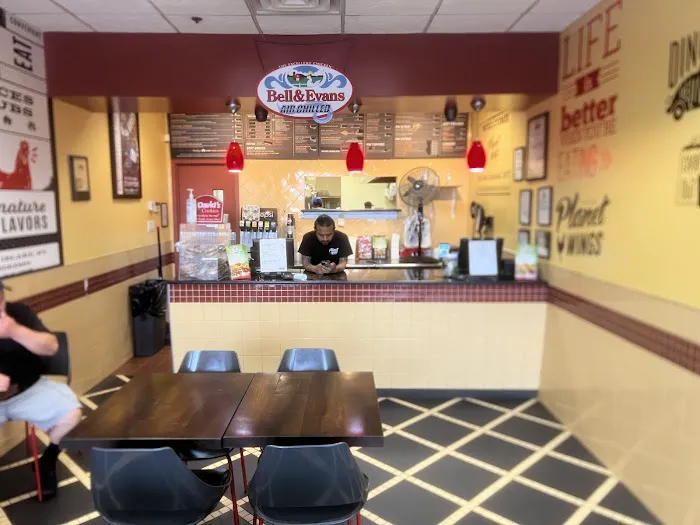 Planet Wings Picture 9