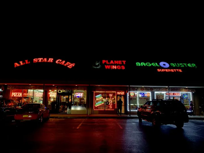 Planet Wings Picture 8