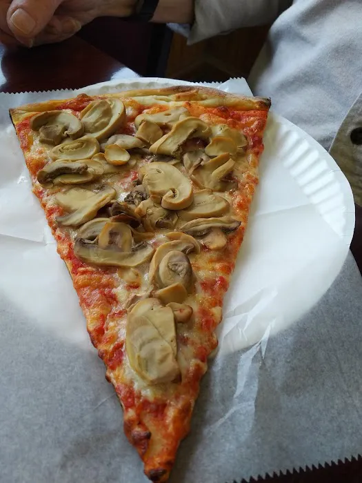 Amendola's Pizzeria & Restaurant Picture 9