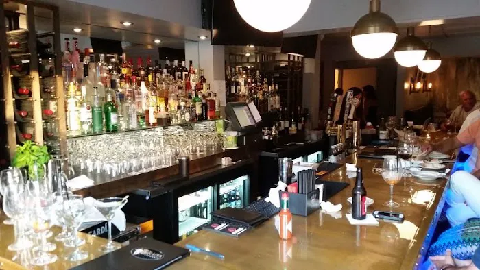 La Piazza Wine & Martini Bar and Lounge Picture 5