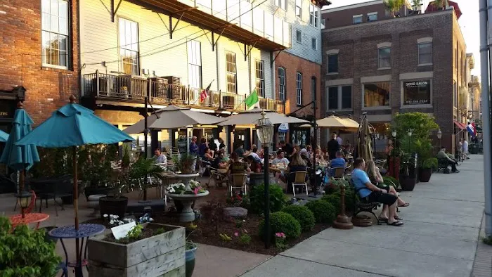 La Piazza Wine & Martini Bar and Lounge Picture 7