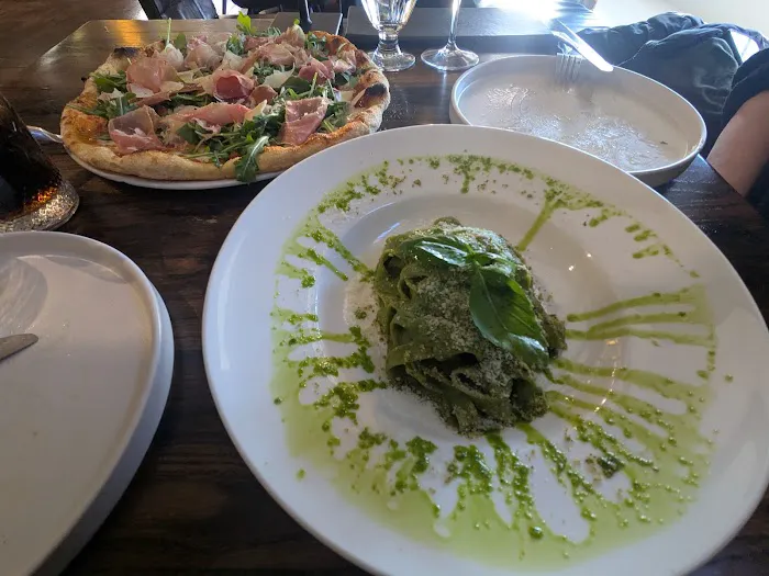 100 Main Restaurant Picture 2