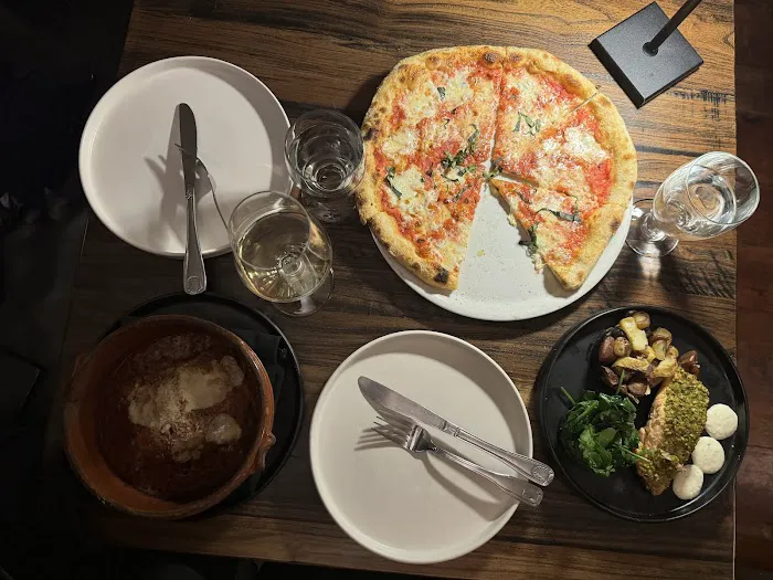 100 Main Restaurant Picture 4